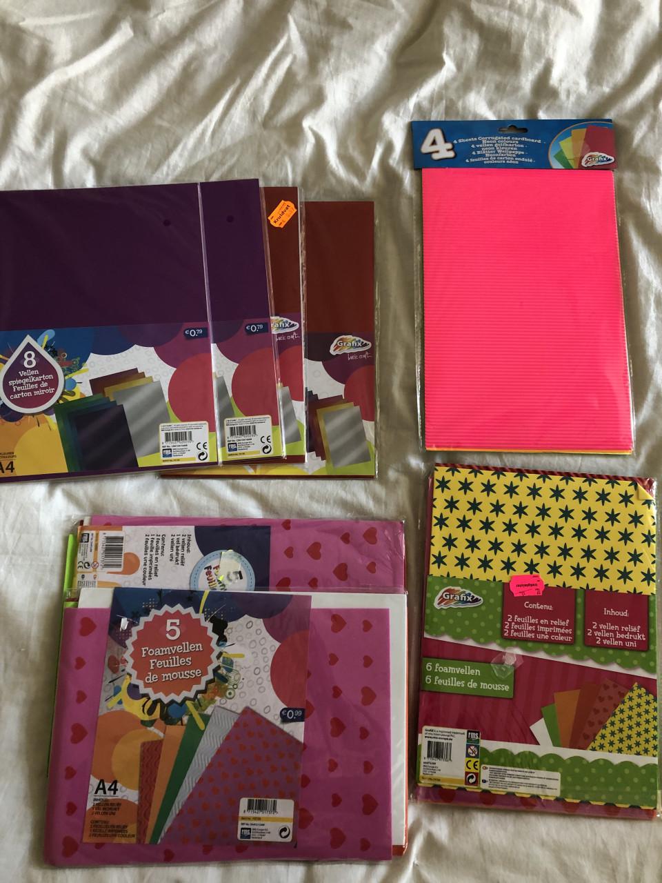 16 pakketten knutselpapier (spiegelkarton)