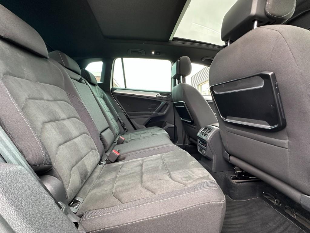 Volkswagen Tiguan 1.4 tsi act connected series r-line panoramadak trekhaak 