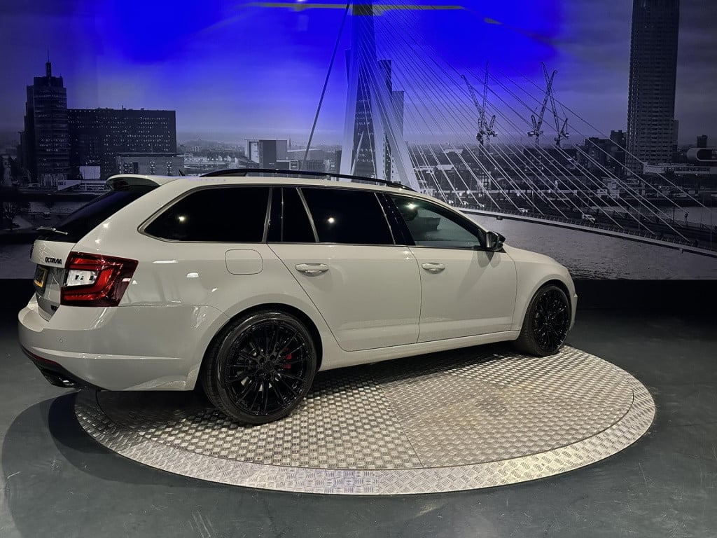 Skoda Octavia combi 2.0 tsi rs 245 *full options*concaver wheels*milltek*to