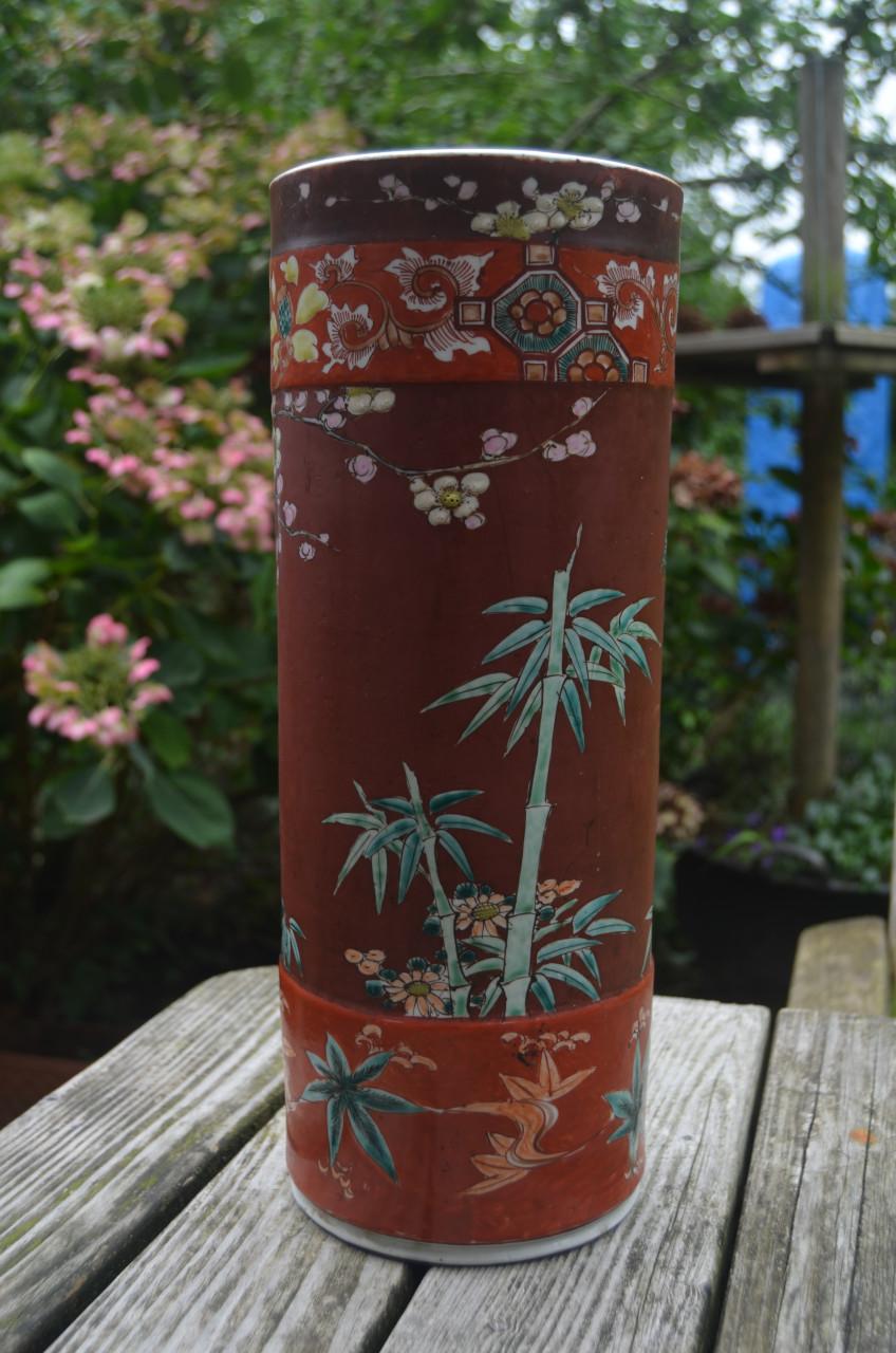 2 Japanse vazen, 1 goed, 1 niet zo........