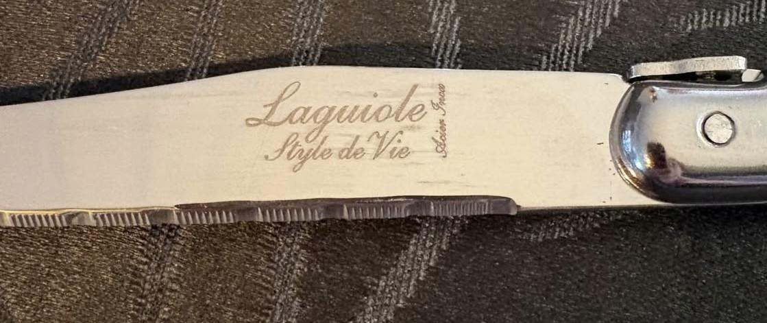 6 steak messen  in houder.  merk Laguiole style de Vie