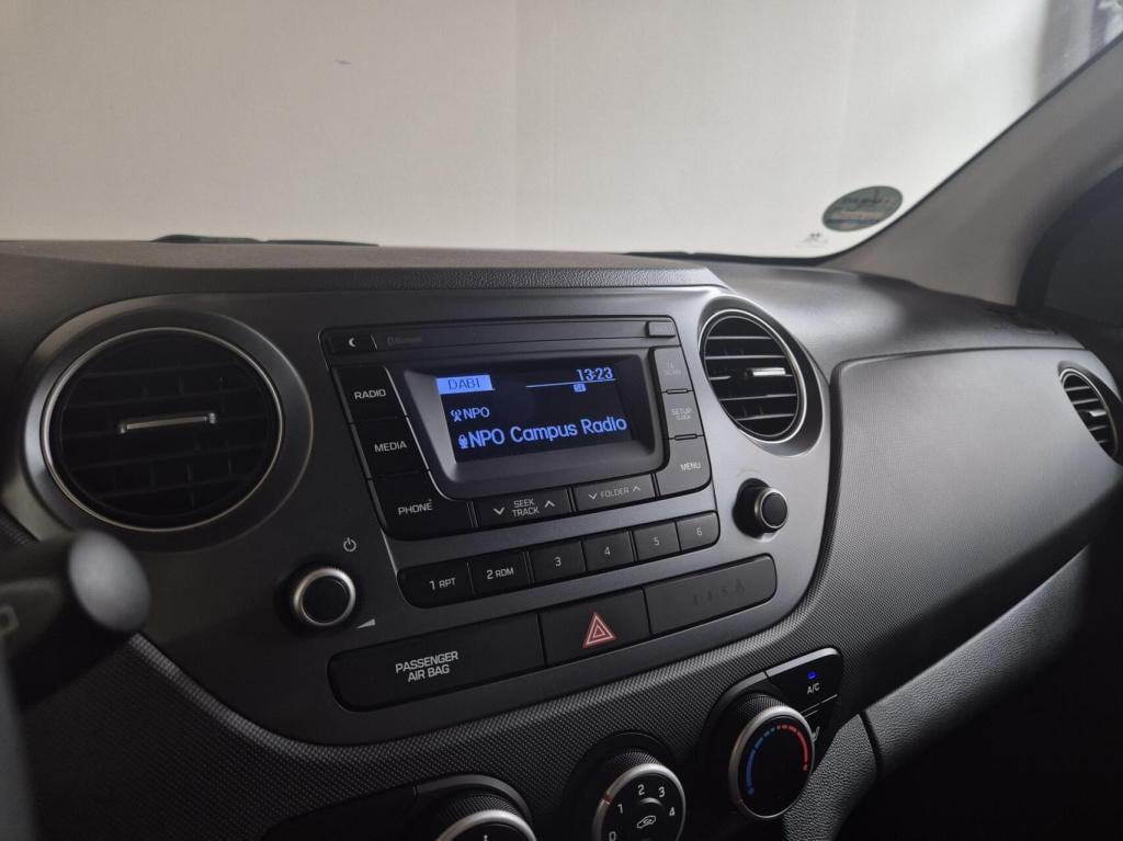 Hyundai I 10 1.0i comfort / stuur-stoel verwarming / 1e eigenaar / nieuwe k