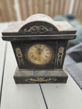 Heel zeldzame antieke blikken analoge schoorsteenklok rond 1880...