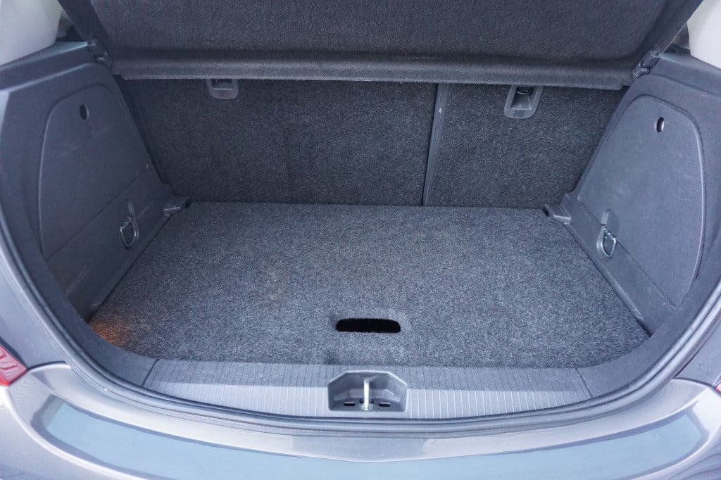 Opel Corsa 1.4-16v blitz airco / navi / cruise / elektr. ramen / parkeers. 