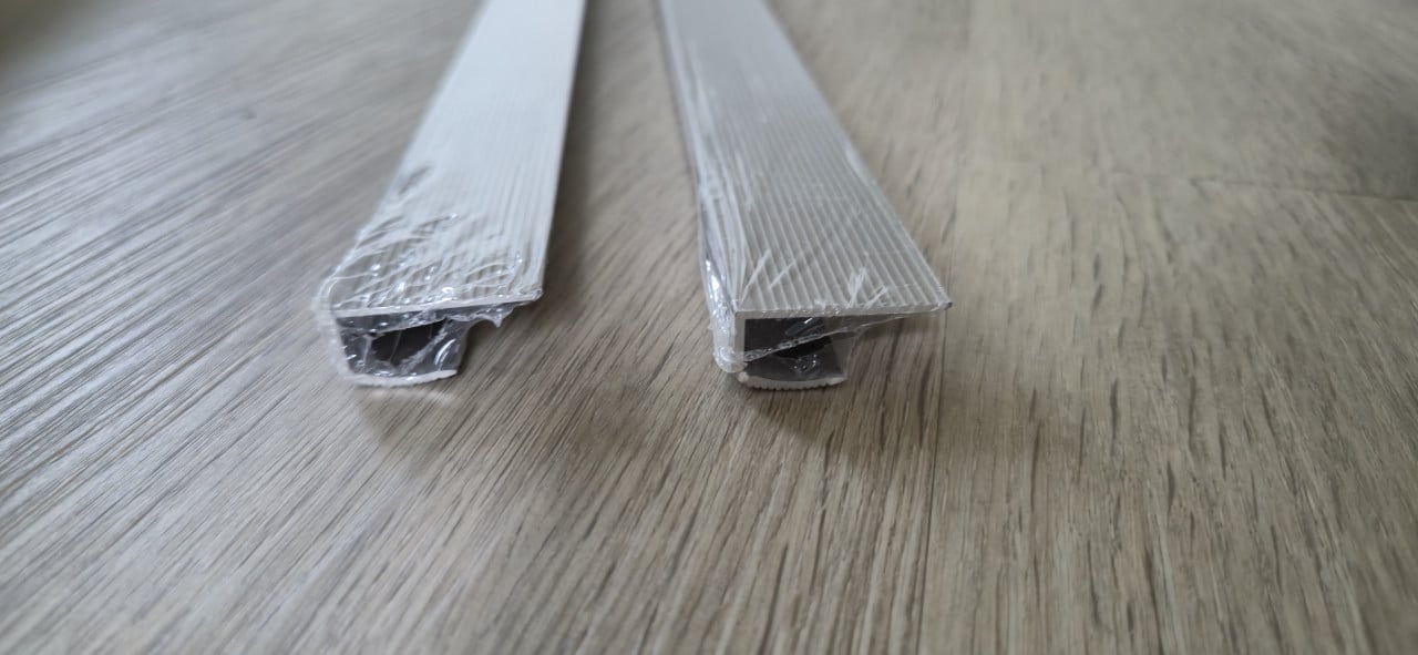 2 afwerkstrips te koop