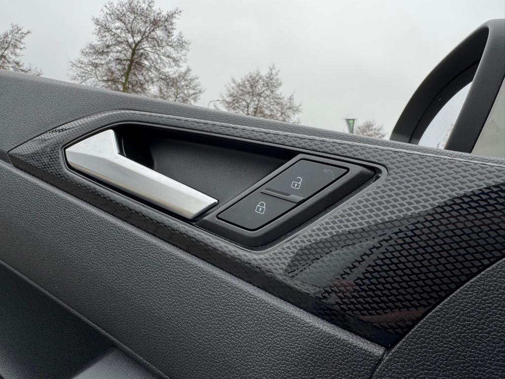 Volkswagen Taigo 1.0 tsi life business * carplay * stoelverwarming * pdc 2x