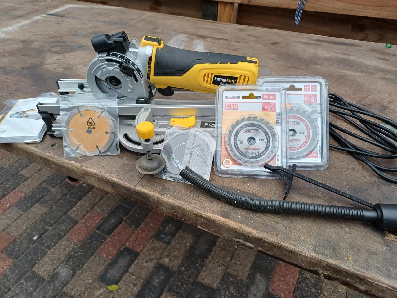Powerplus afkortzaag