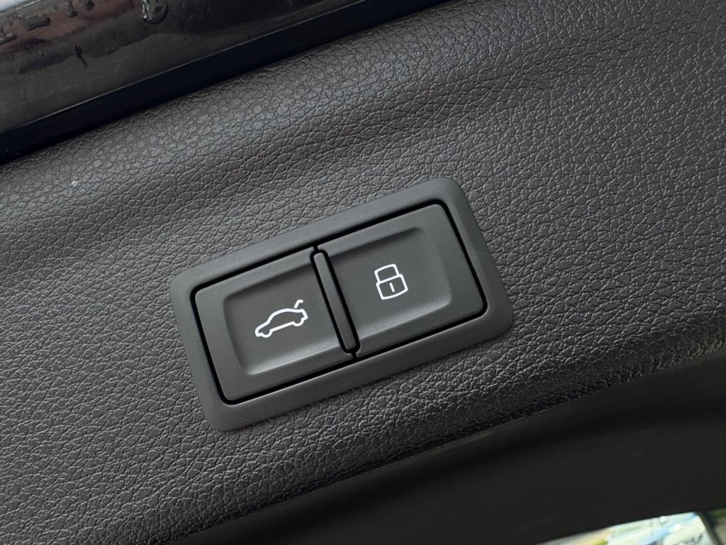 Audi Q3 35 tfsi 3x s-line * keyless * matrix led * carplay