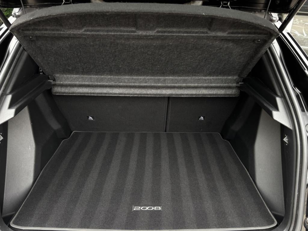Peugeot 2008 1.2 puretech allure | keyless entry/start | adaptive cruise co