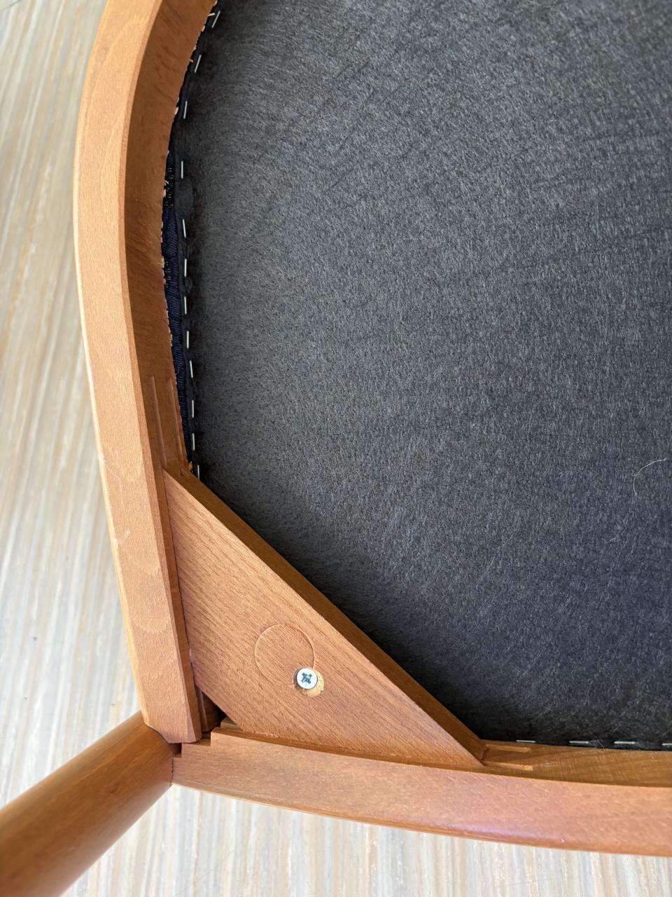 2 vintage beukenhouten armstoeltjes met fijn gevlochten webbing-rugleuning