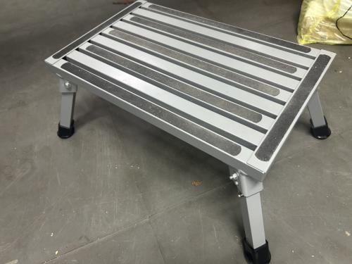 Metalen inklapbaar opstapje voor caravan of camper