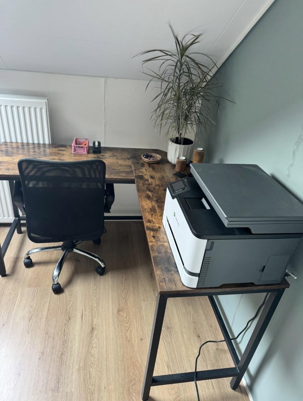 Bureau met stoel - 135x135 cm