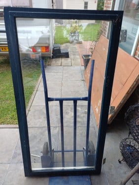 Raam met dubbelglas en beslag voor 25 euro