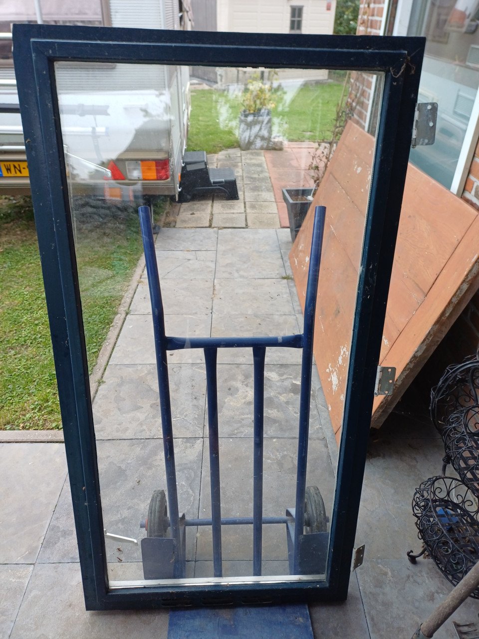 Raam met dubbelglas en beslag voor 25 euro