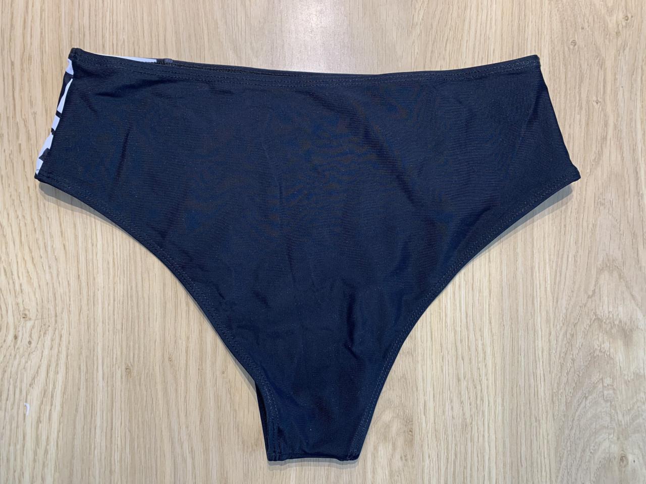 Zwart-wit bikini maat M