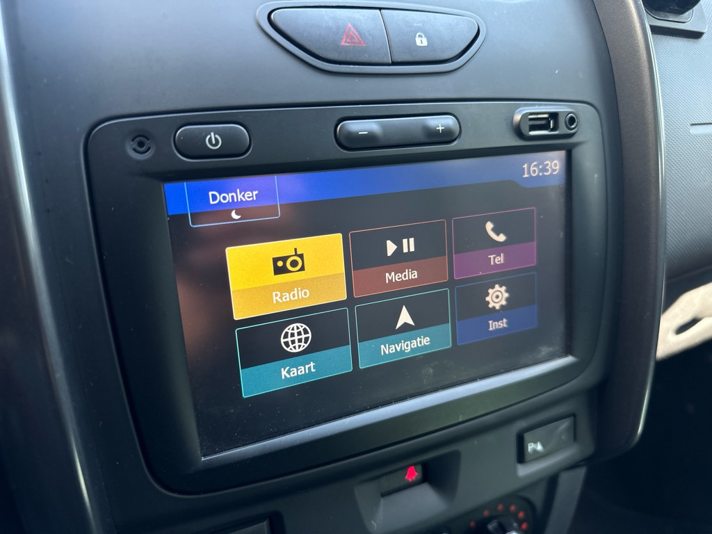 Dacia Duster 1.2 tce 4x2 prestige // schermradio // trekhaak //