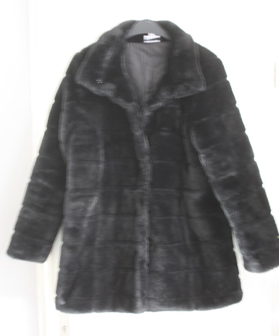 Zwarte fluffy jas  maat m