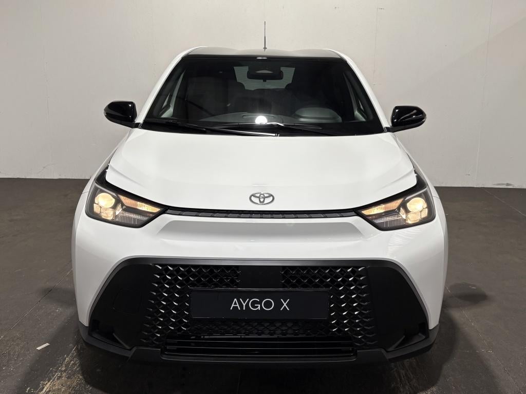 Toyota Aygo x 15 hydrid play | black & white |