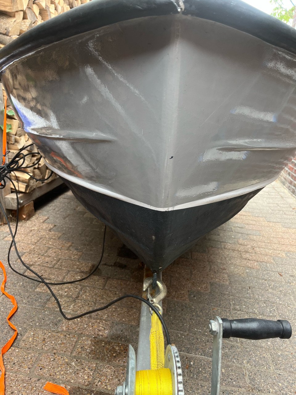 With 320 dromedille 30pk yamaha en trailer