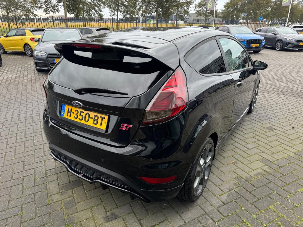 Ford Fiesta 1.6 st2 * camera * recaro * stoelverwarming * clima