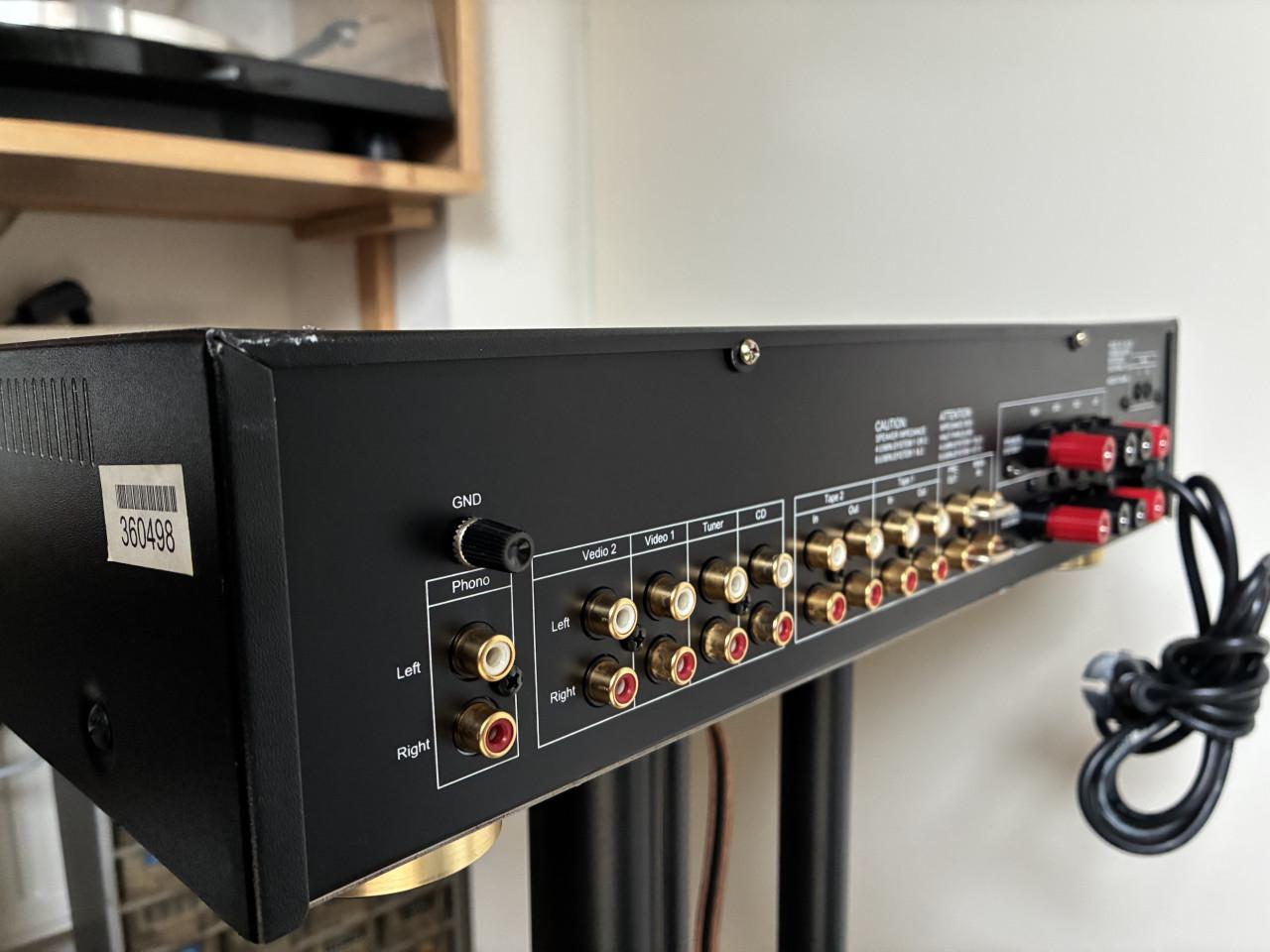 Harman Kardon HK 650 versterker.