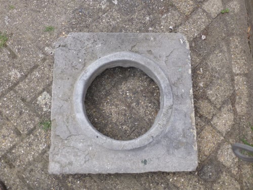 Natuurstenen afwerking voor een waterput