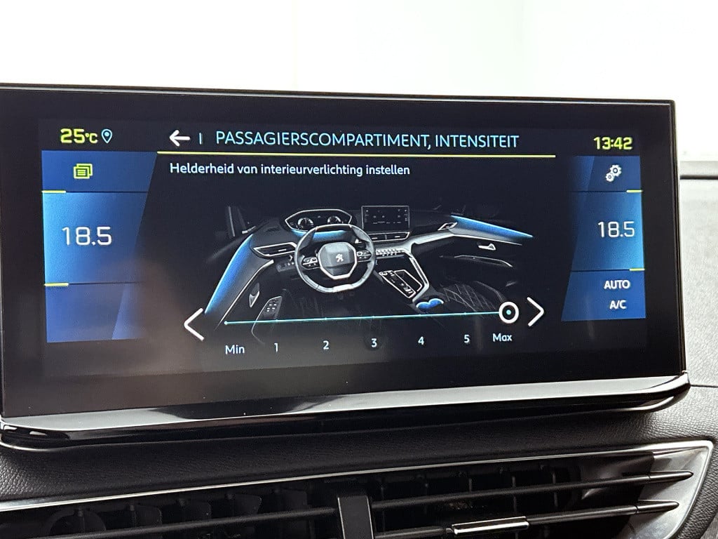 Peugeot 3008 plug-in hybrid 225pk road trip | rijklaar | trekhaak |