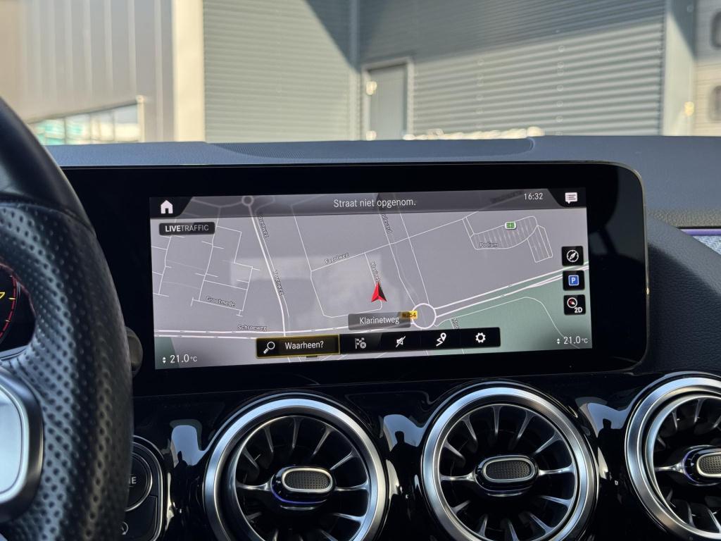 Mercedes-Benz Gla-klasse 180 amg line nl-auto, trekhaak afneembaar np. €60.