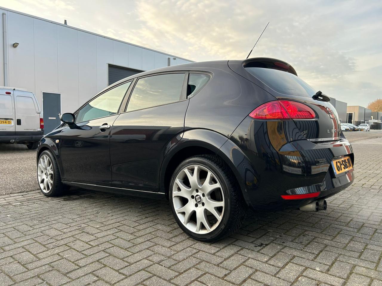 Seat Leon 2.0 TFSI Sport-up CARPLAY/STOELVERWARMING/DURE GELUIDSINSTALLATIE