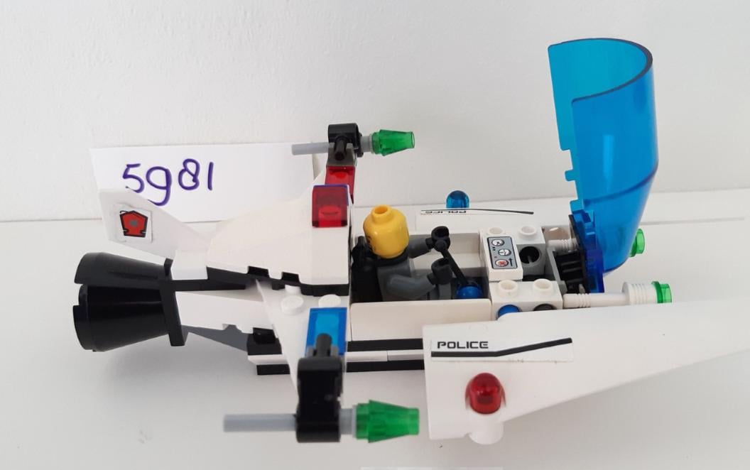 LEGO Space Police Raid VPR 5981: met Space Police Commendant en Rench alien