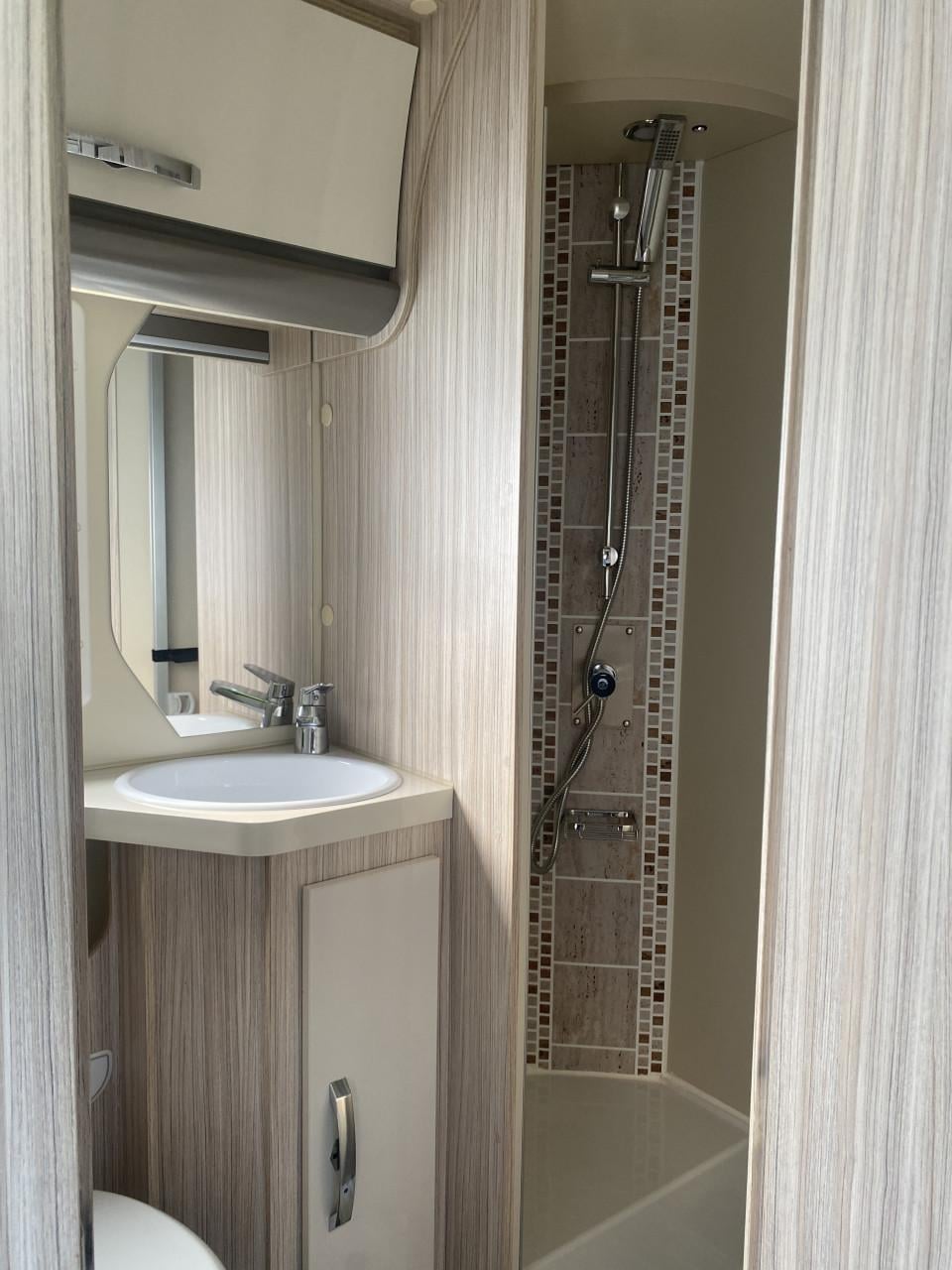Elnagh T-Loft 450 | 2021 | 30.400km | 5 zit | Hefbed | Airco