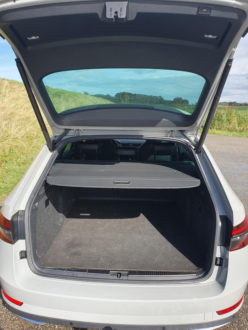 Skoda Superb combi 1.4 tsi iv sportline business