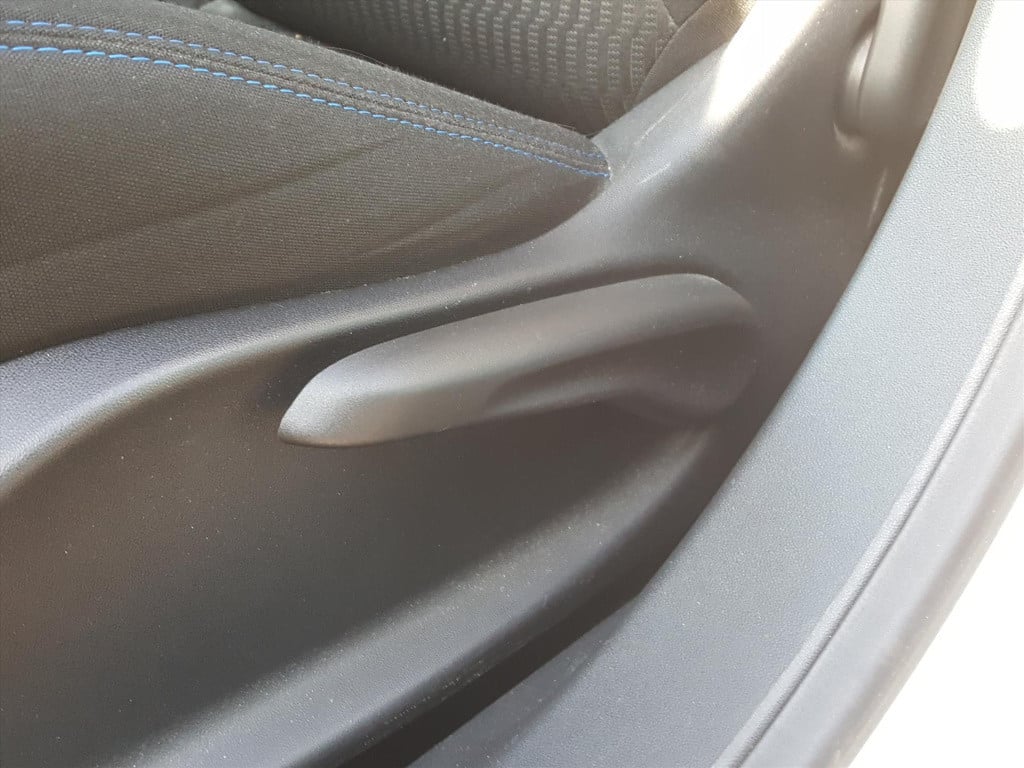 Peugeot 208 1.2 puretech 82pk signature navigatie | apple carplay & android