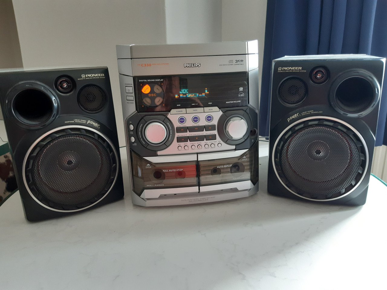 Philips set met Pioneer speakers