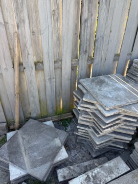 GRATIS ca 30 60x60 terrastegels (natuursteen)
