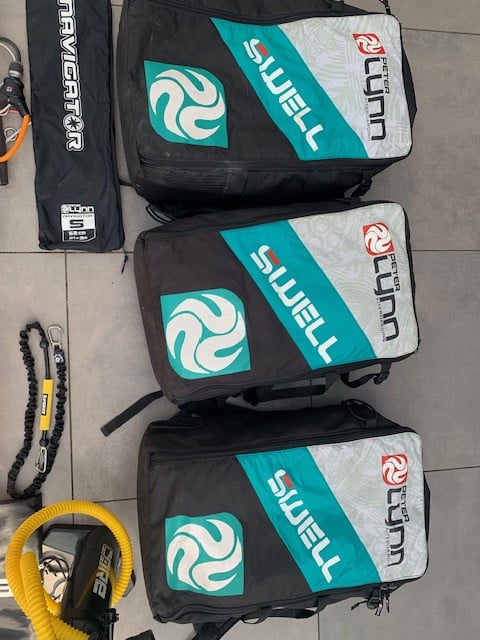 Kiteboard  set : Cabrinha board + 3 PLKB kites + 2 bars + pomp & leash
