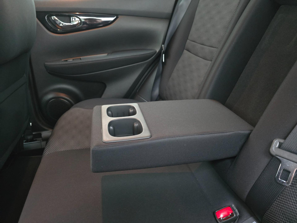 Nissan Qashqai occasion automaat 1.2 connect edition met parkeercamera en p
