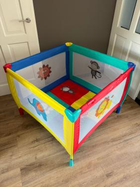 Opvouwbare kleurrijke babybox