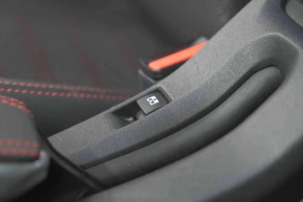 Peugeot 2008 puretech 110 eat6 gt | trekhaak | camera | panoramadak | apple