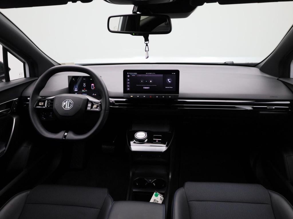 MG Mg4 64 kwh luxury | automaat | navigatie | climate control | apple carpl
