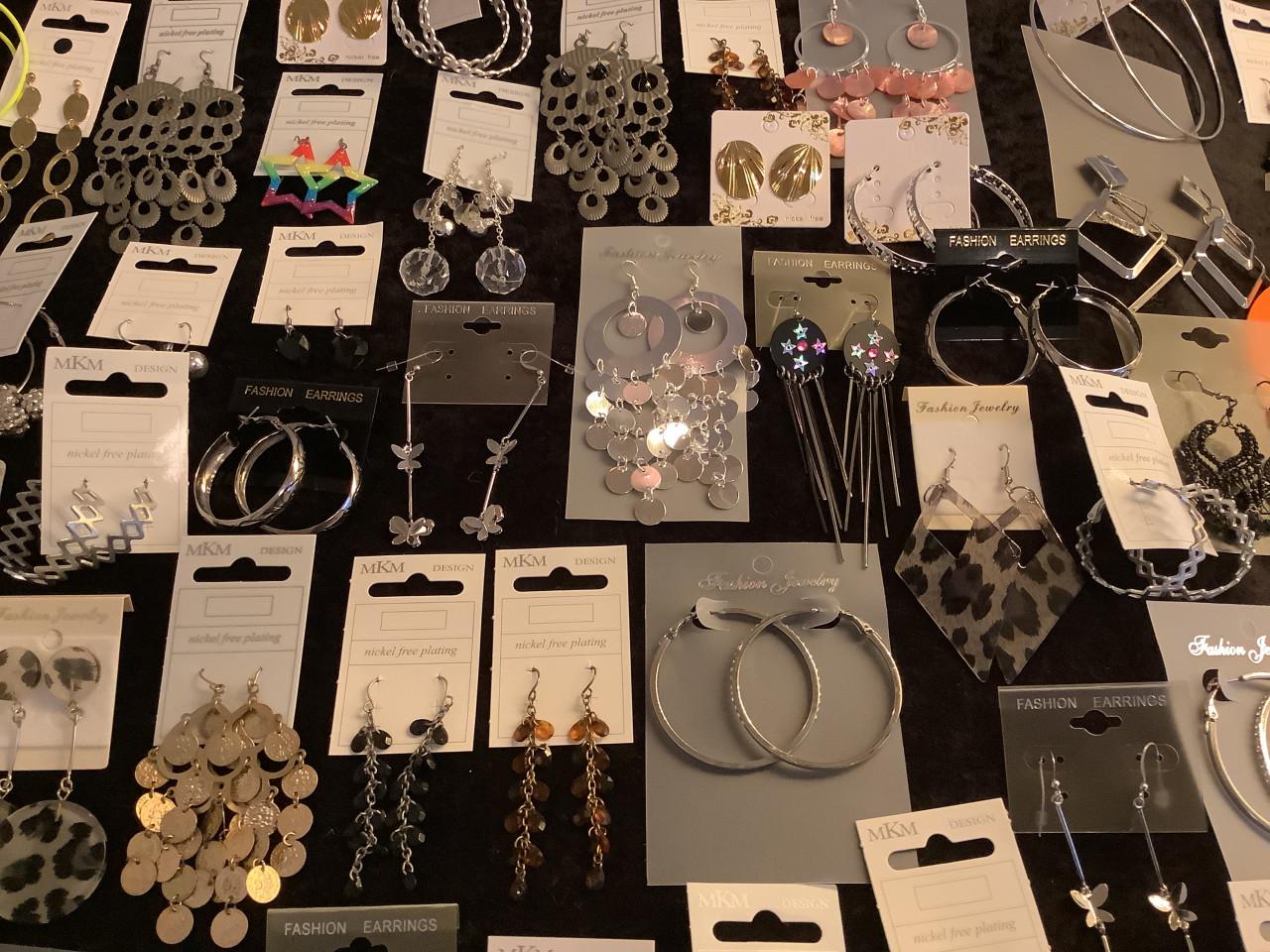 Partij prachtige oorbellen. (Partij 16)