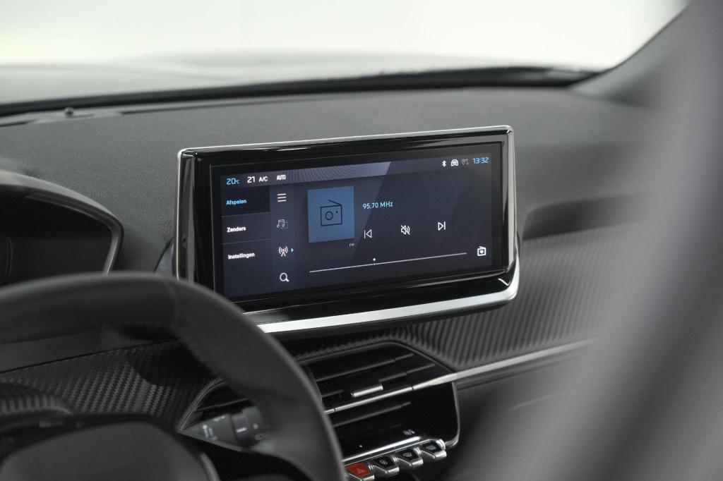 Peugeot 2008 puretech 100 allure | apple carplay | parkeersensoren | climat