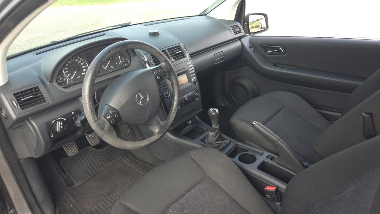 Mercedes A 150-2010- APK-Nette staat- Nette all-season banden