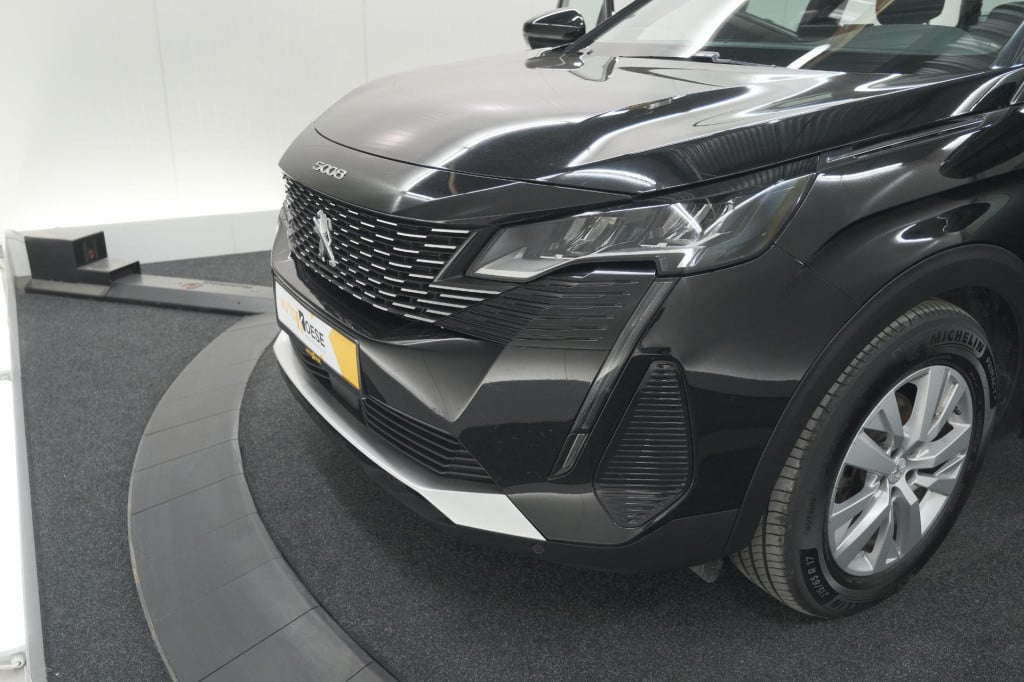 Peugeot 5008 puretech 130 eat8 active | 7 zitplaatsen | camera | navigatie 