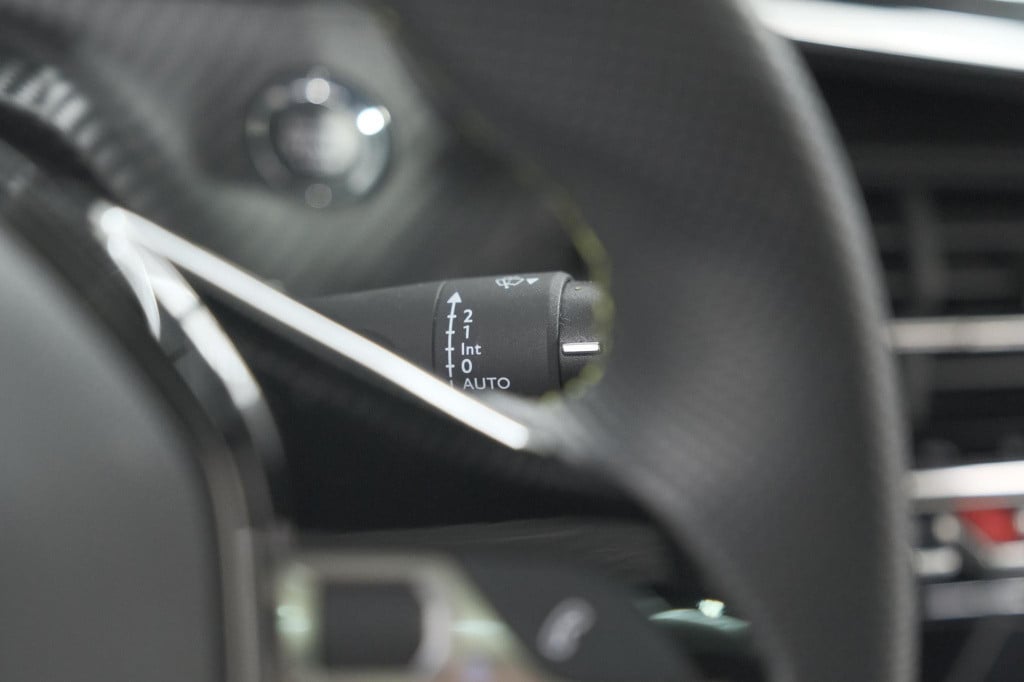 Peugeot E-2008 ev gt 50 kwh | 3 fase | trekhaak | panoramadak | adaptieve c
