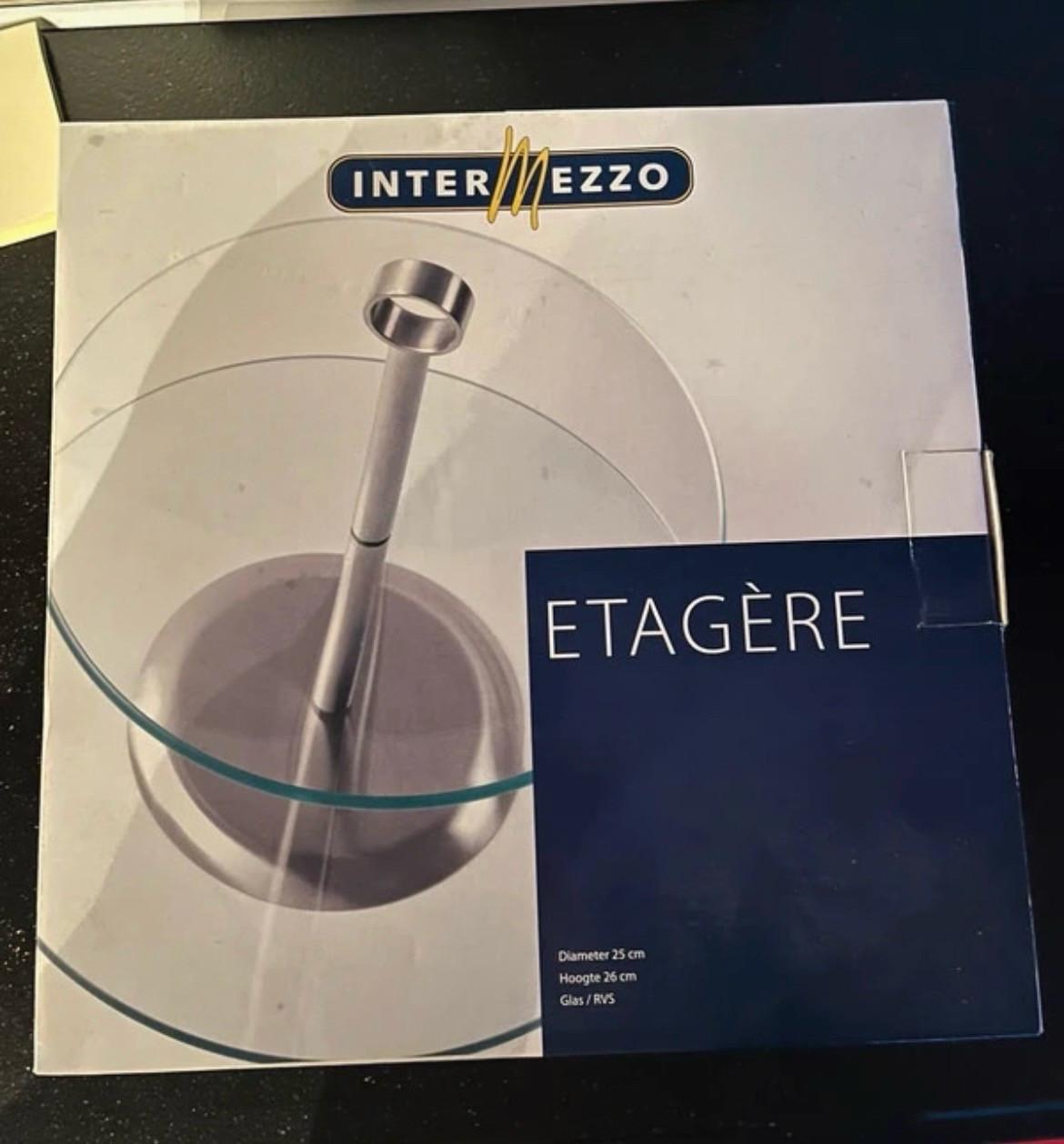 Etagère. Nieuw in de doos. nooit gebruikt.