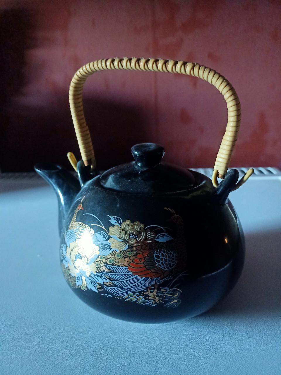 Vintage Aziatische zwarte theepot met bamboe hengsel