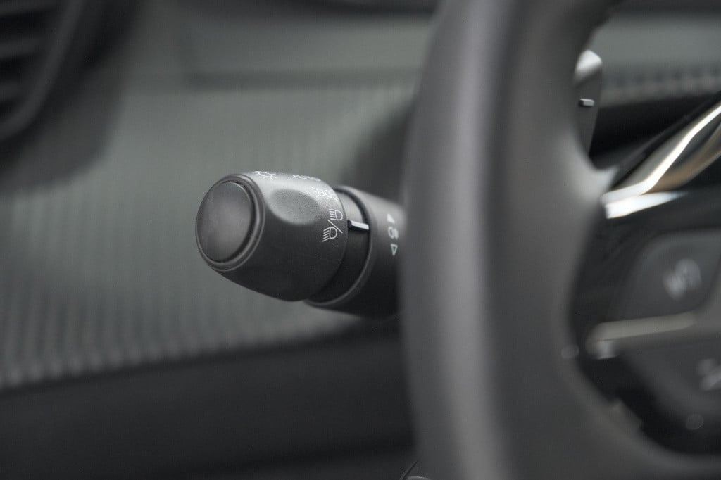 Peugeot 2008 puretech 130 eat8 active | parkeersensoren | navigatie | apple