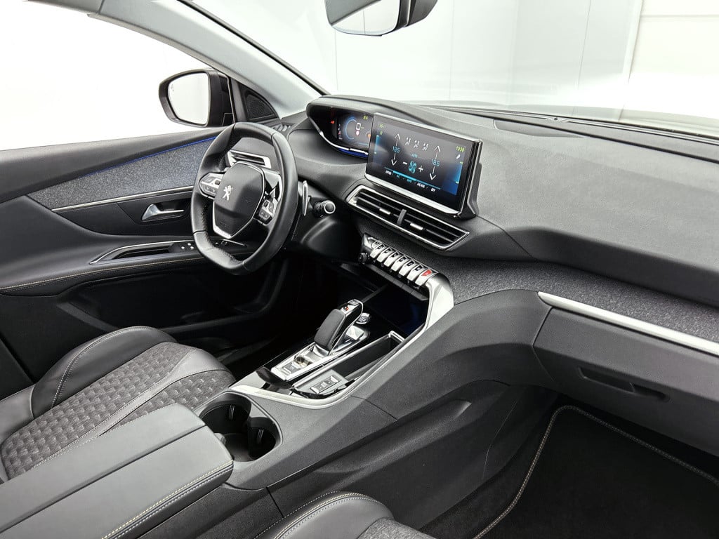 Peugeot 3008 plug-in hybrid 225pk road trip | rijklaar | trekhaak |
