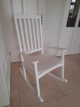 Leuke houten schommelstoel (in goede nette staat)